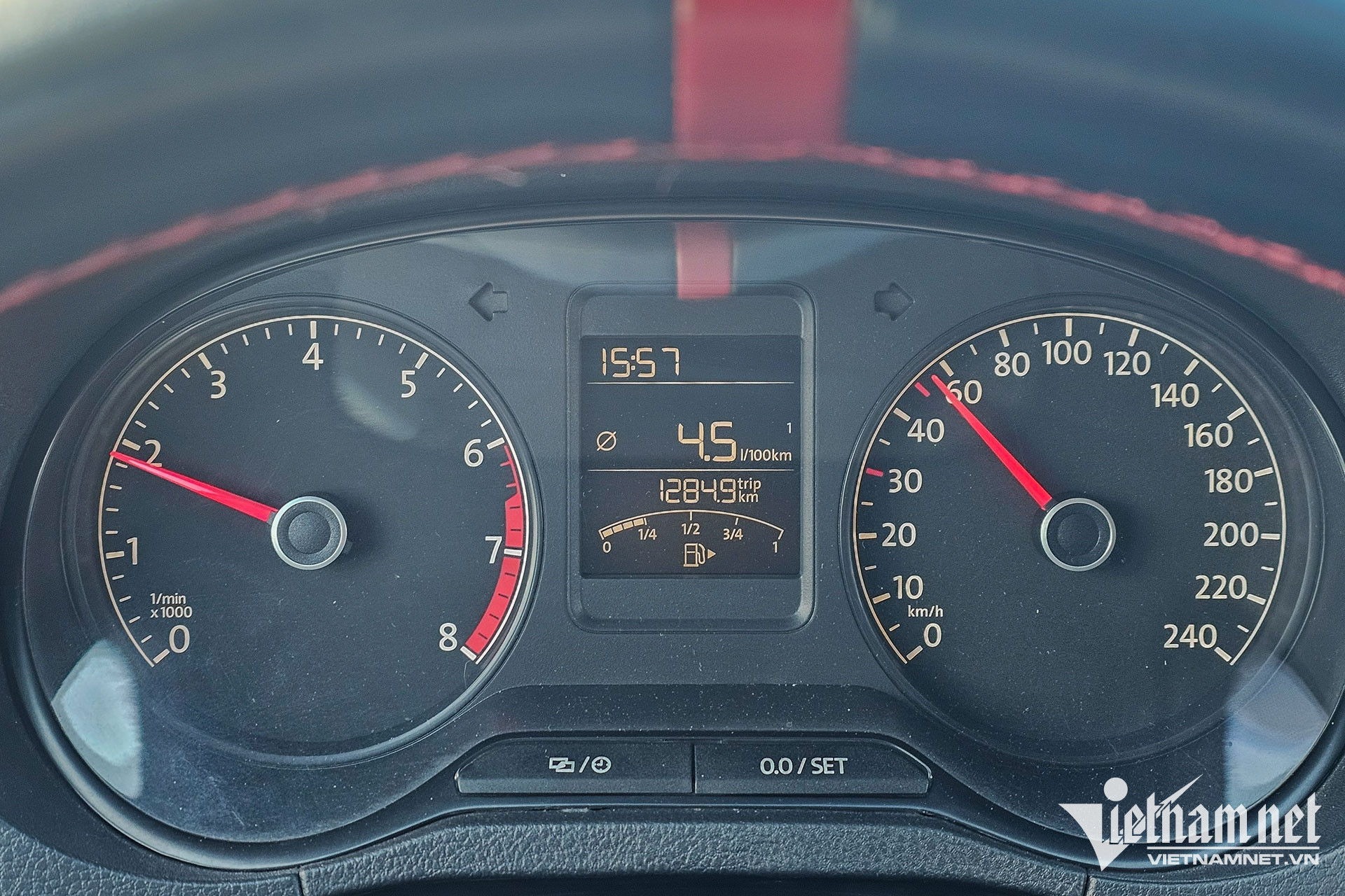 Vạch Xăng Đỏ: Lời Nhắc Nhở Hay Tấm Séc Sửa Chữa Đắt Đỏ?