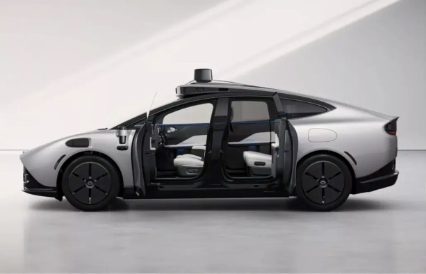 VinFast sản xuất xe điện tự lái đầu tiên trên thế giới