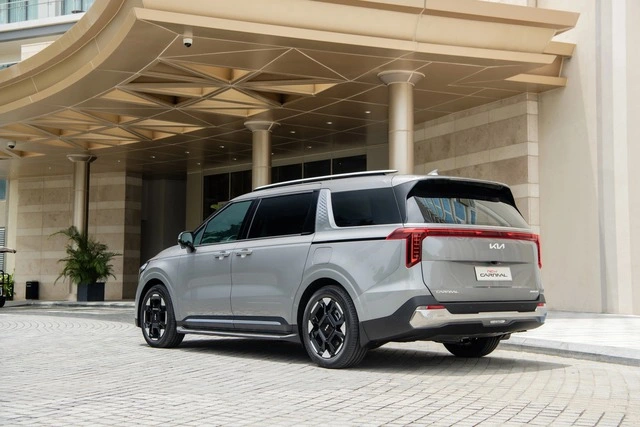 MPV gia đình cỡ lớn bán chạy nhất Việt Nam giảm giá gần 100 triệu - Ảnh 3.